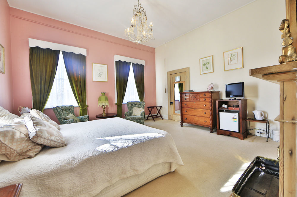 The Racecourse Inn Longford Zewnętrze zdjęcie
