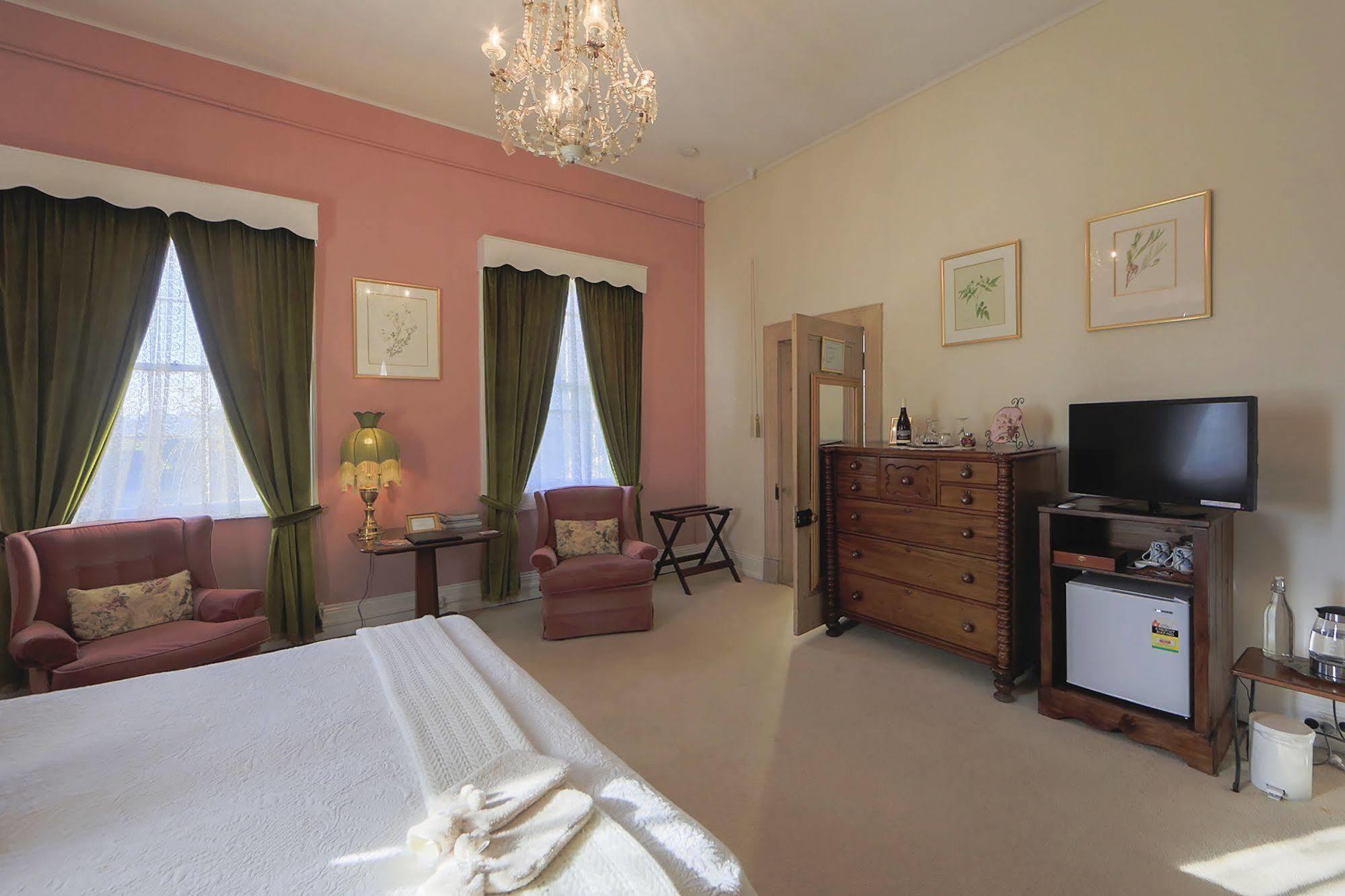 The Racecourse Inn Longford Zewnętrze zdjęcie