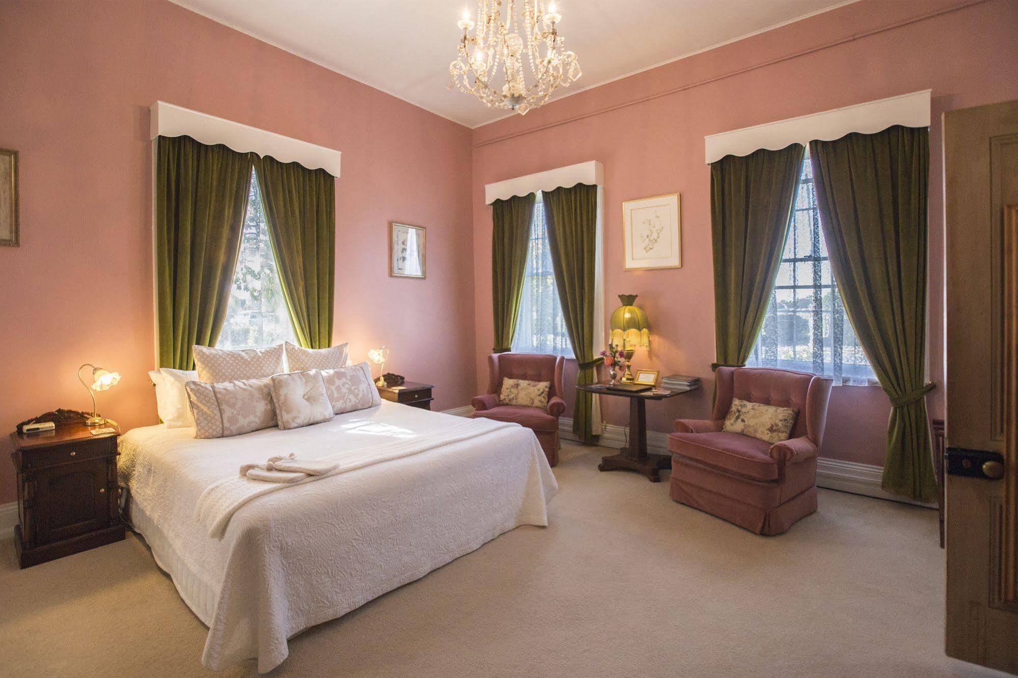 The Racecourse Inn Longford Zewnętrze zdjęcie